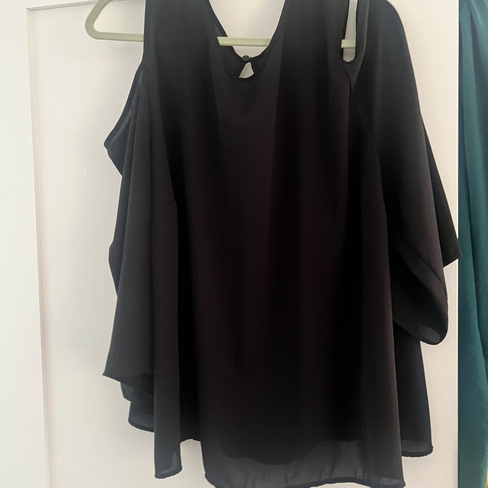 Eloquii Women's Black Cold Shoulder Flowy Blouse - Picture 2 of 8